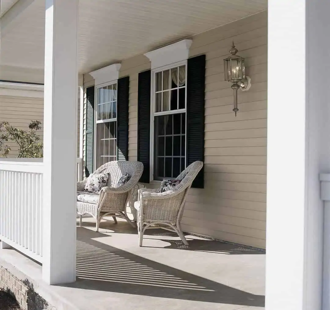 Horizontal siding on the porch